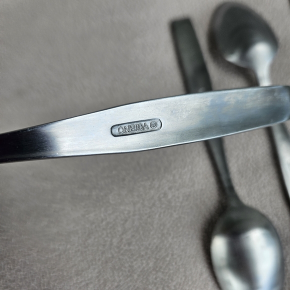 Oneida Stainless Soup Spoon Lot of 8 Cannon? 7 2/16" Satin 90-192 - Picture 8 of 10